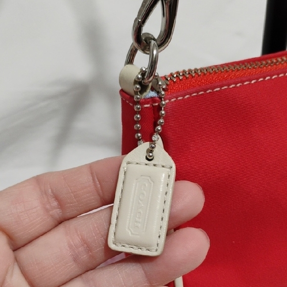 SALE! Authentic Coach Vintage Mini Red & Cream Bag - Picture 2 of 11